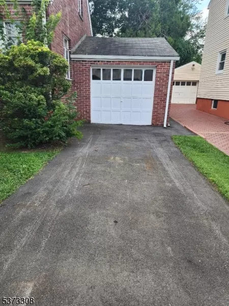 Clifton City, NJ 07011,8 Bakers Ct