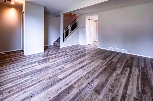 Red Deer, AB T4R 1W6,60 Mcblane Close