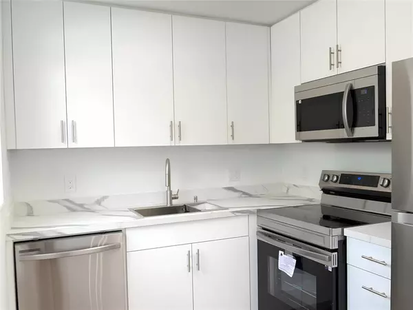 Deerfield Beach, FL 33442,109 Harwood J #109