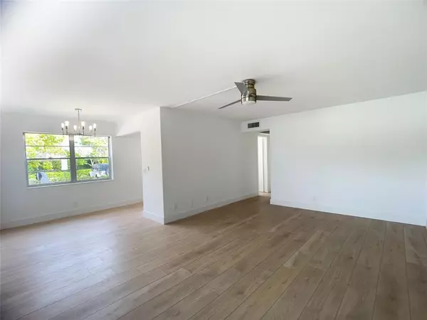 Deerfield Beach, FL 33442,109 Harwood J #109