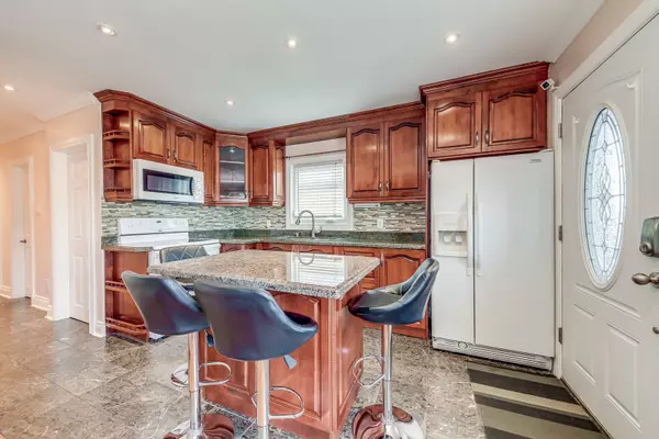 Toronto W03, ON M6M 1R5,151 Cameron AVE