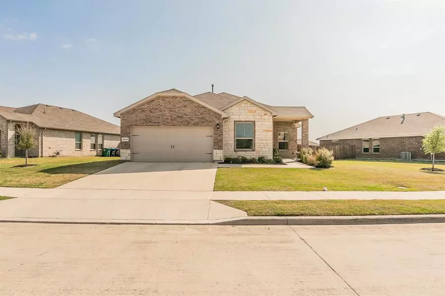 8628 Mirror Lake Drive, Fort Worth, TX 76179