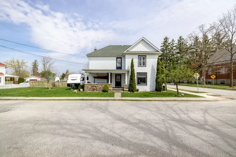 10 Smith ST, Lambton Shores, ON N0M 1B0