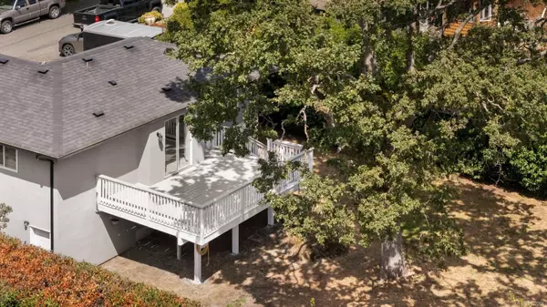 Saanich, BC V8X 2Y6,915 Leslie Dr