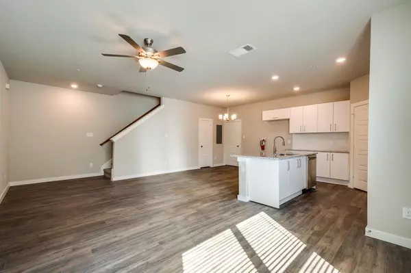 703 Wheatfield Drive, Venus, TX 76084