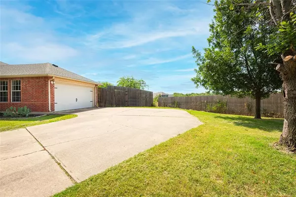 Justin, TX 76247,905 Hillside Circle