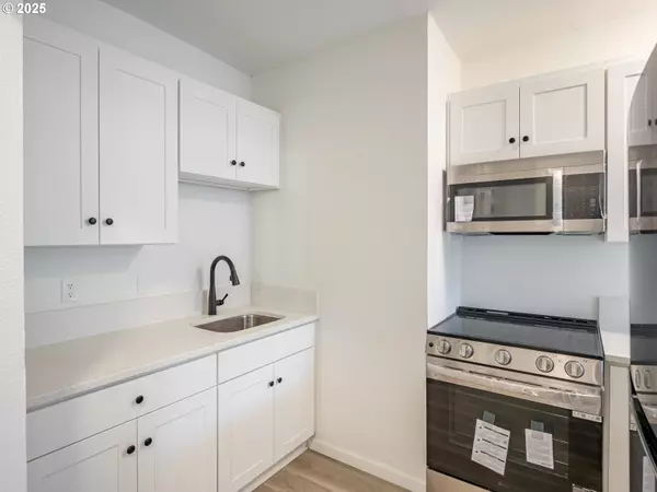 Portland, OR 97217,708 N KILLINGSWORTH ST #12