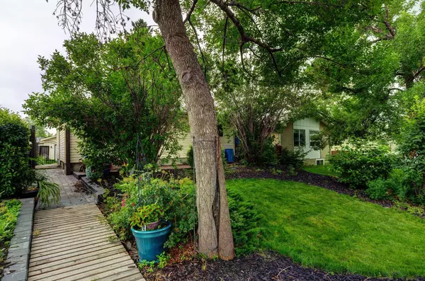 Calgary, AB T2B 0H9,3228 31A AVE Southeast