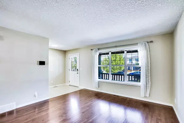 Calgary, AB T3P 0H1,449 Evanston DR North