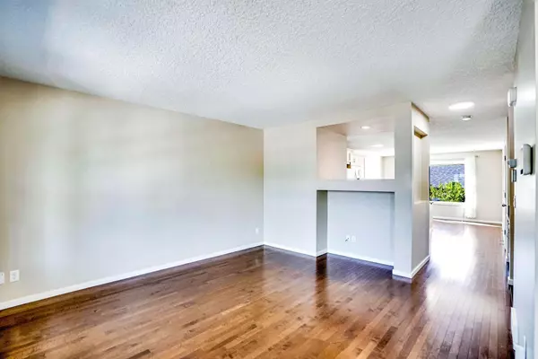 Calgary, AB T3P 0H1,449 Evanston DR N