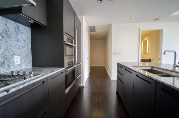 Toronto C01, ON M5H 0A2,180 University AVE #4704