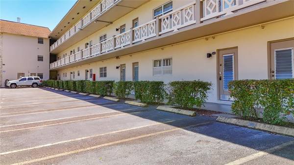 4700 NW 35th St #413, Lauderdale Lakes, FL 33319
