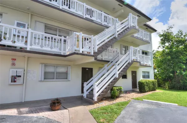 Deerfield Beach, FL 33064,4200 Crystal Lake Dr #114
