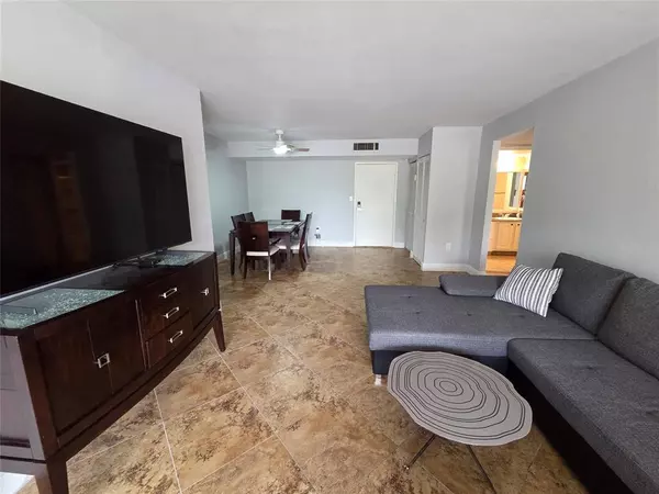 Sunny Isles Beach, FL 33160,210 174th St #L18