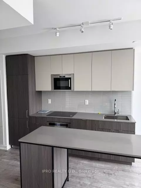 Mississauga, ON L5H 1G5,220 Missinnihe WAY #617