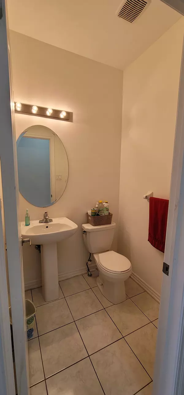 Brampton, ON L7Z 4Y3,56 Dolobram TRL ## UPPER
