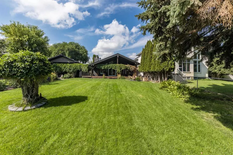229 1 ST NW, Medicine Hat, AB T1A6H3