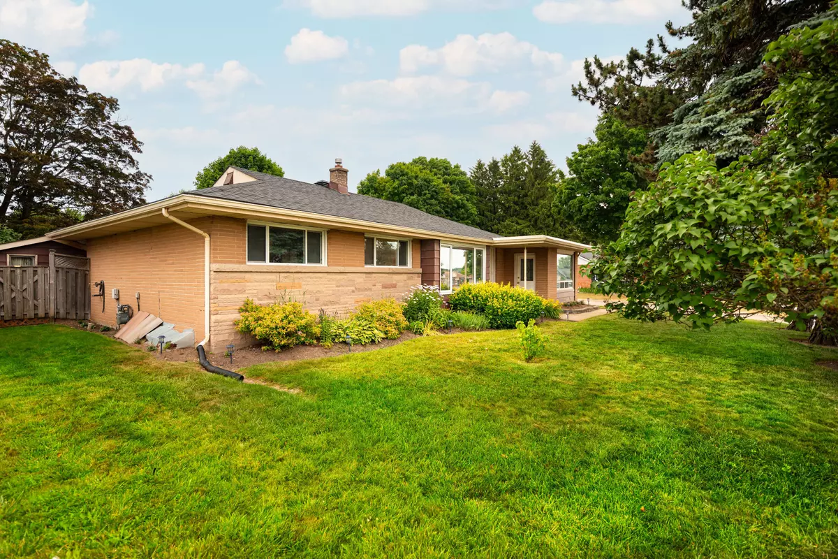 Orangeville, ON L9W 2J5,1 Banting DR