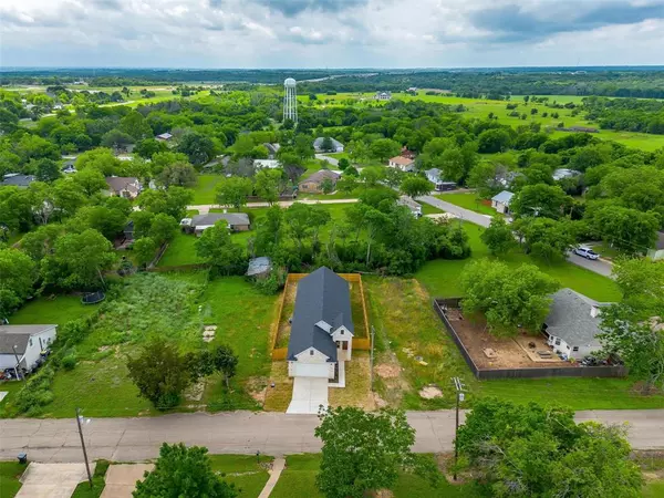 Lorena, TX 76655,209 W Nolan Street
