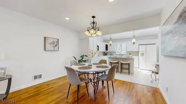 Edison Twp., NJ 08817,12 Bradley Dr