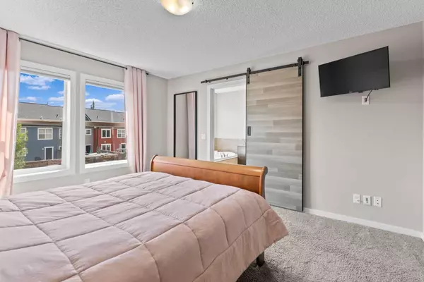 Calgary, AB T2X 0Y9,46 Legacy Close SE
