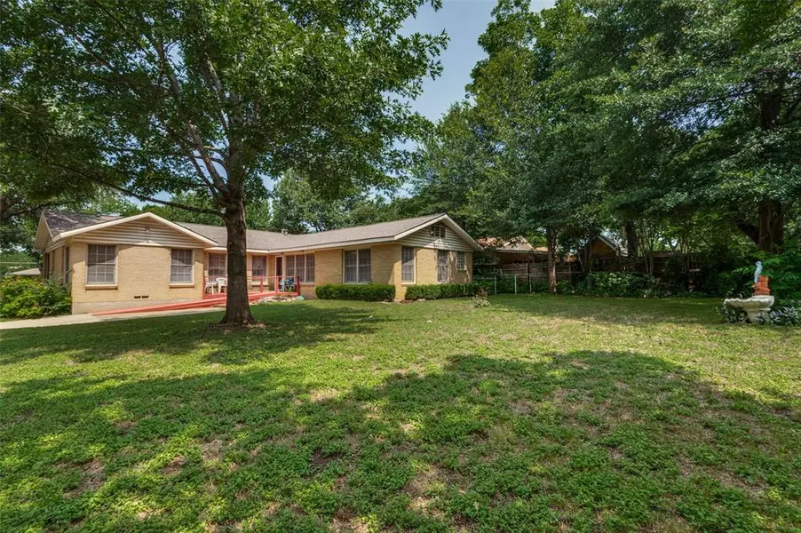 1118 S Britain Road, Irving, TX 75060