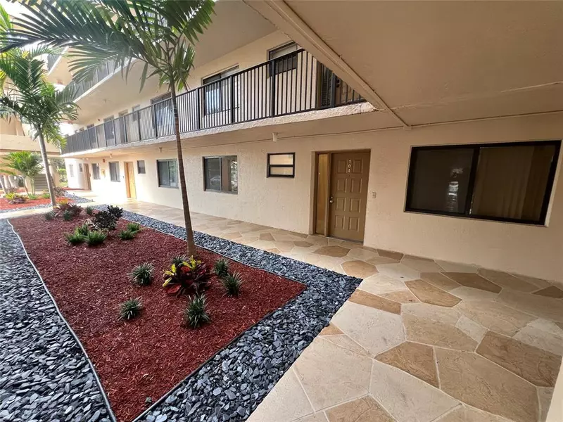 8040 HAMPTON BLVD #104, North Lauderdale, FL 33068
