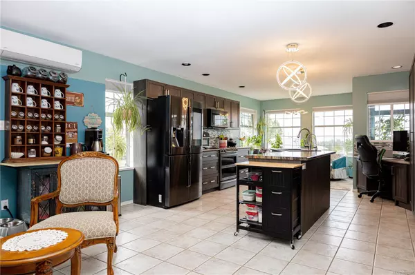 Campbell River, BC V9H 1S2,733 Bowen Dr