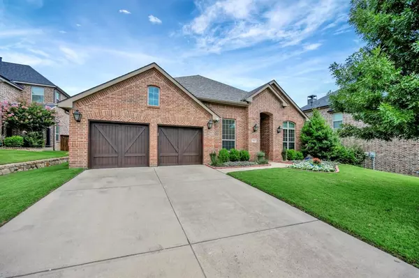 912 Champions Court, Roanoke, TX 76262