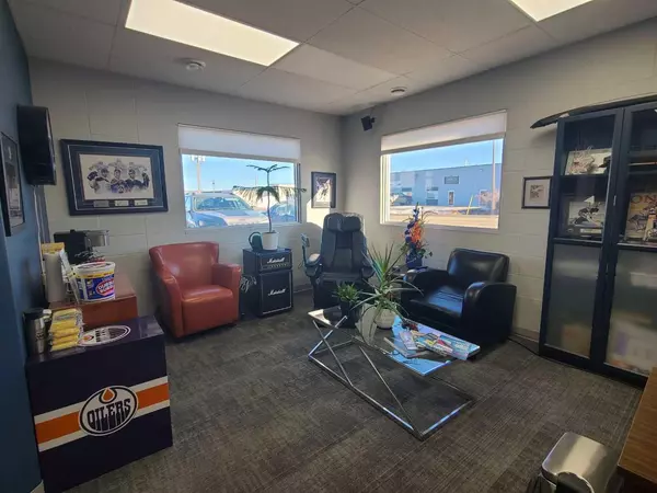 Peace River, AB T8S 1R2,7810 102 AVE