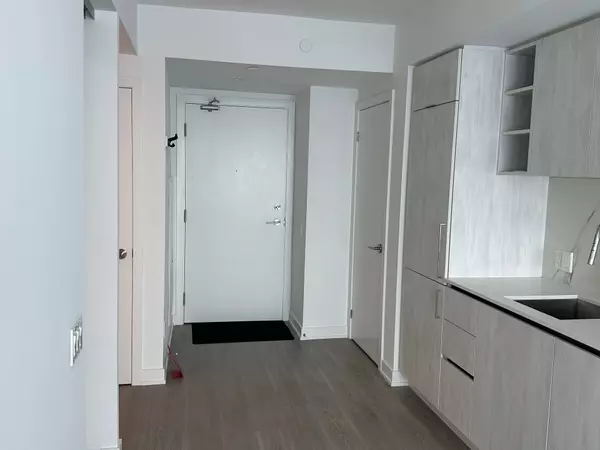 Toronto C01, ON M4Y 0J5,8 Wellesley ST W #5602