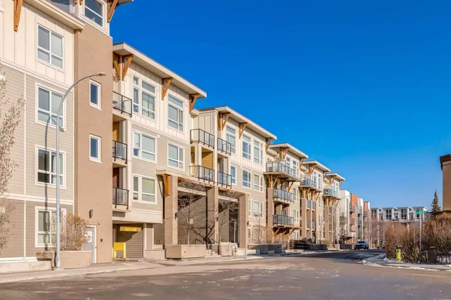 707 4 ST NE #102, Calgary, AB T2E 2L3