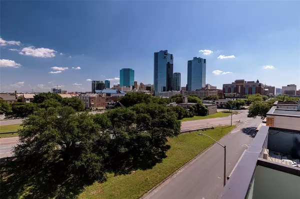 Fort Worth, TX 76102,724 Skyline Bluff Court