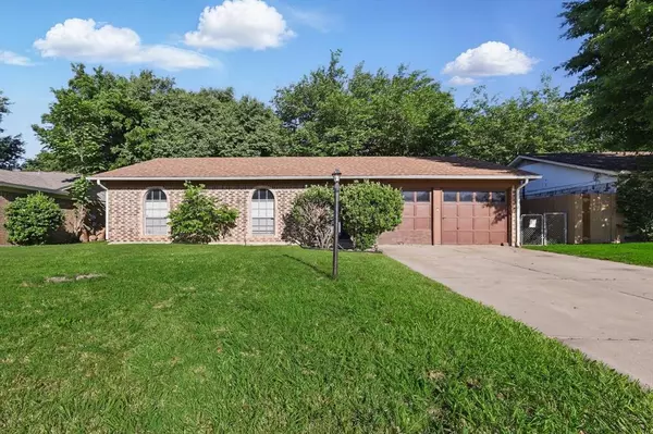 6916 Stephens Hill Road, Forest Hill, TX 76140