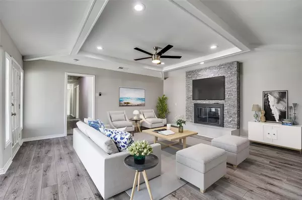 Dallas, TX 75248,15820 Meadow Vista Drive