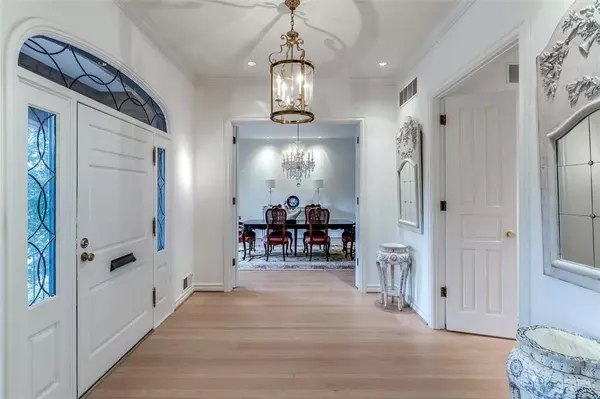 Dallas, TX 75209,5865 Farquhar Lane