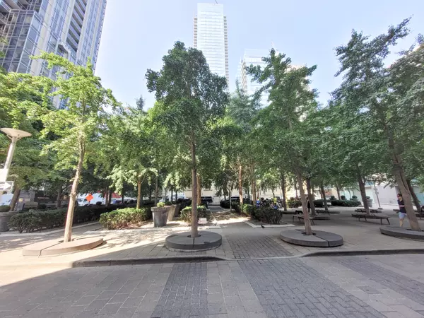 Toronto C02, ON M4W 3Y8,18 Yorkville AVE #2205