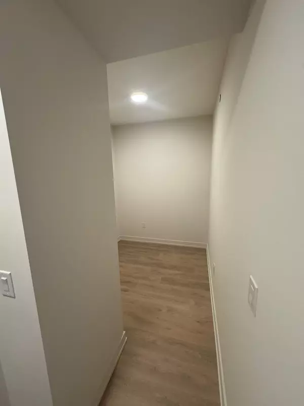 Toronto C01, ON M6R 2B2,181 Sterling RD #1016