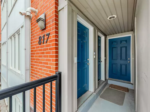 Toronto E01, ON M4M 1P9,817 Dundas ST E #5
