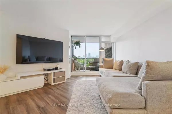 7811 Yonge ST #1008, Markham, ON L3T 4S3