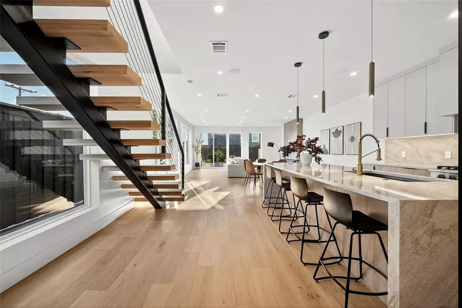 6529 Victoria, Dallas, TX 75209