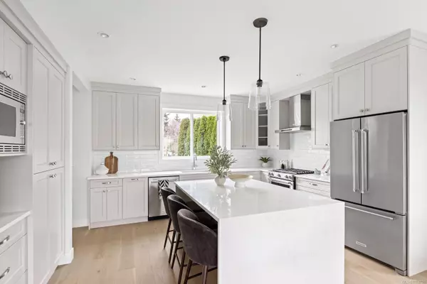 Sidney, BC V8L 3P9,2306 Grove Cres