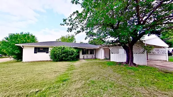 700 N Scarlett Drive, Lacy Lakeview, TX 76705