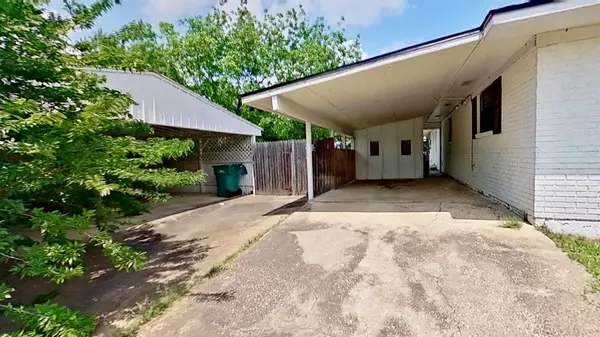 Lacy Lakeview, TX 76705,700 N Scarlett Drive