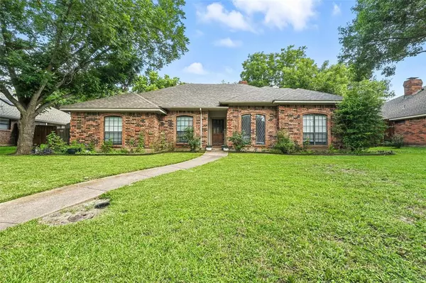 732 Heather Knoll Drive, Desoto, TX 75115
