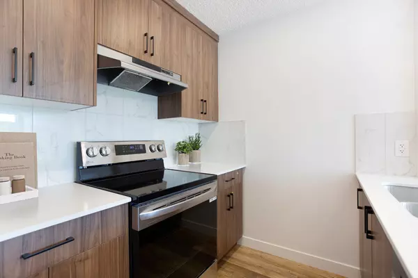 Cochrane, AB T4C 2B8,156 Park ST #102