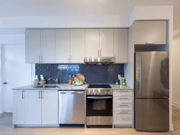 Markham, ON L3R 6J1,278 Buchanan DR #321E