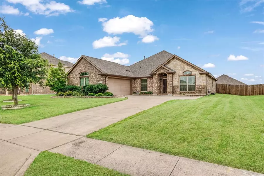 1114 Daventry Drive, Glenn Heights, TX 75154
