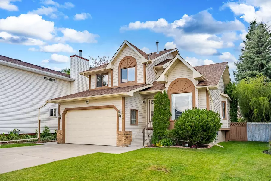 192 Sandpiper CIR NW, Calgary, AB T3K 3T8