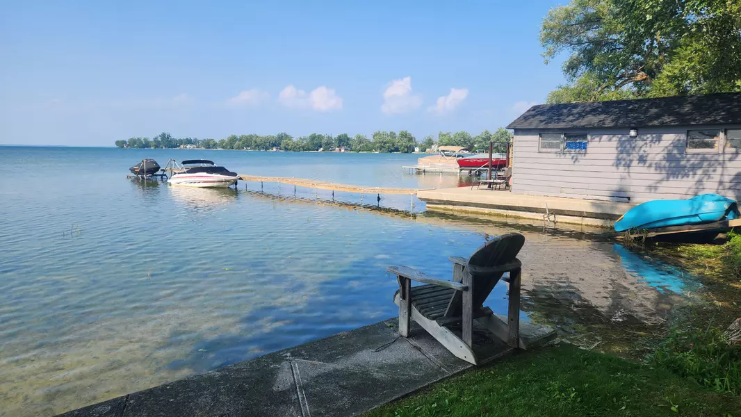 124 Moore's Beach RD, Georgina, ON L0E 1N0
